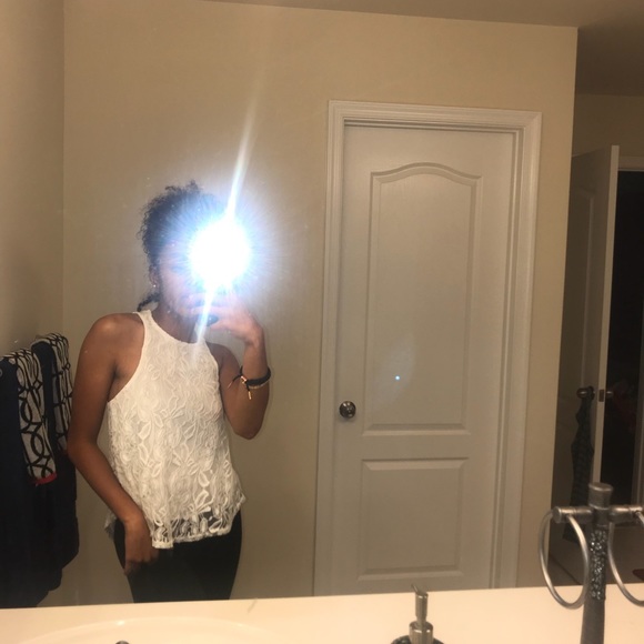 WHITE FLORAL TOP - Picture 2 of 2